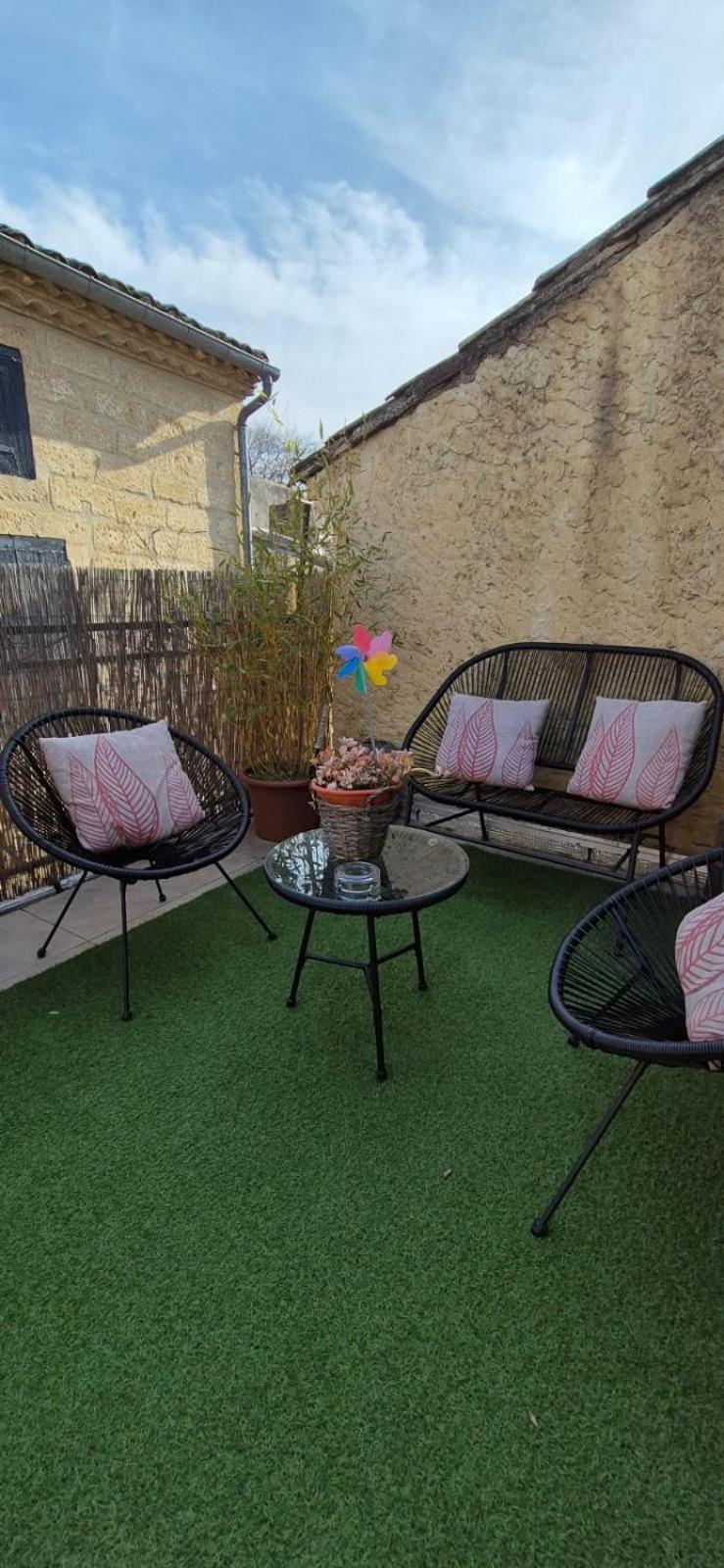 Proche D'Uzes La Terrasse Du Soleil Levant Collias Екстер'єр фото