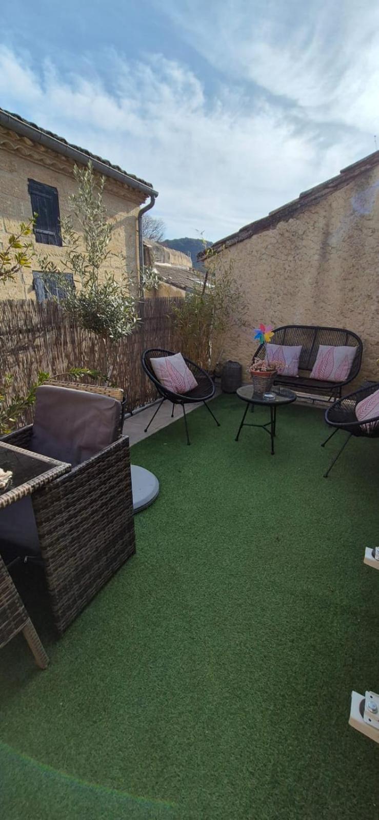 Proche D'Uzes La Terrasse Du Soleil Levant Collias Екстер'єр фото