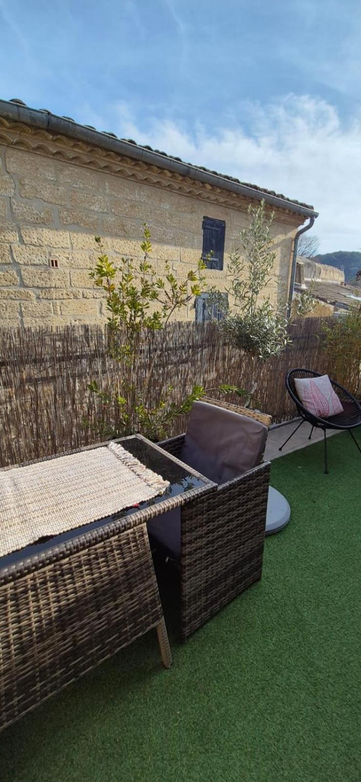 Proche D'Uzes La Terrasse Du Soleil Levant Collias Екстер'єр фото