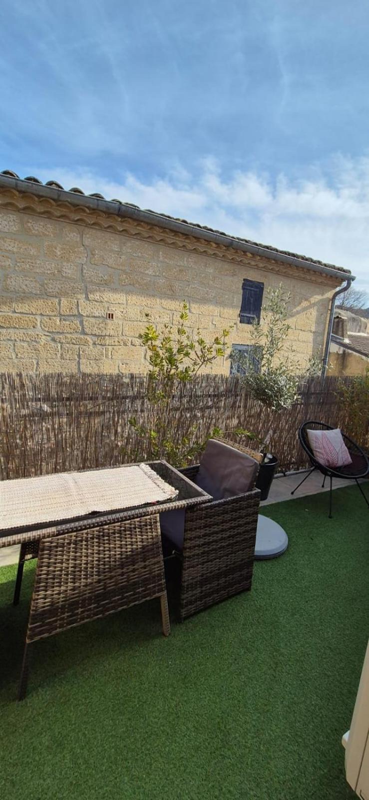 Proche D'Uzes La Terrasse Du Soleil Levant Collias Екстер'єр фото